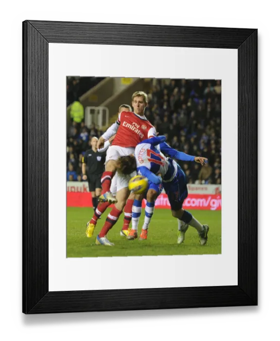 Framed Print : Per Mertesacker vs. Kaspars Gorkss: Intense Battle in Reading v Arsenal (2012-13)