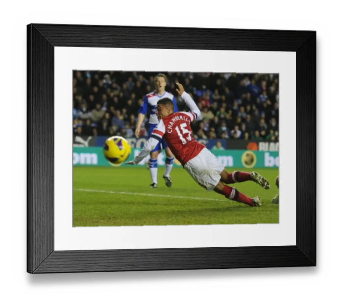Framed Print : Arsenal's Alex Oxlade-Chamberlain in Action against Reading (2012-13)