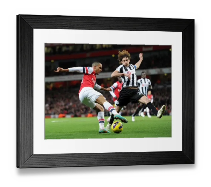 Framed Print : Theo Walcott vs Fabricio Coloccini: Battle at Emirates Stadium (Arsenal v Newcastle United, 2012-13) Framed Print : Theo Walcott vs Fabricio Coloccini: Battle at Emirates Stadium (Arsenal v Newcastle United, 2012-13)