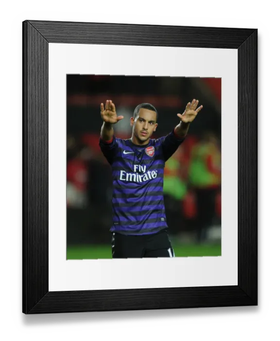 Framed Print : Theo Walcott (Arsenal) salutes the Southampton fans after the match. Southampton 1: 1 Arsenal Framed Print : Theo Walcott (Arsenal) salutes the Southampton fans after the match. Southampton 1: 1 Arsenal