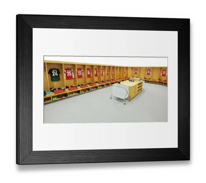 Framed Print : Arsenal FC: Pre-Match Huddle in the Changing Room - Arsenal v Swansea FA Cup Replay (2012-13)