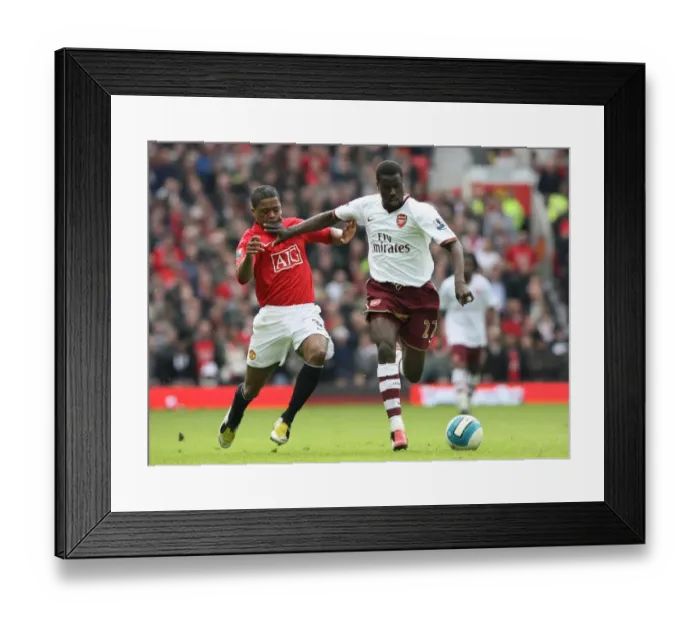 Framed Print : Emmanuel Eboue (Arsenal) Patrice Evra (Manchester United)
