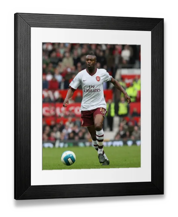 Framed Print : William Gallas in Action: Manchester United vs. Arsenal, 2:1 (2008) Framed Print : William Gallas in Action: Manchester United vs. Arsenal, 2:1 (2008)