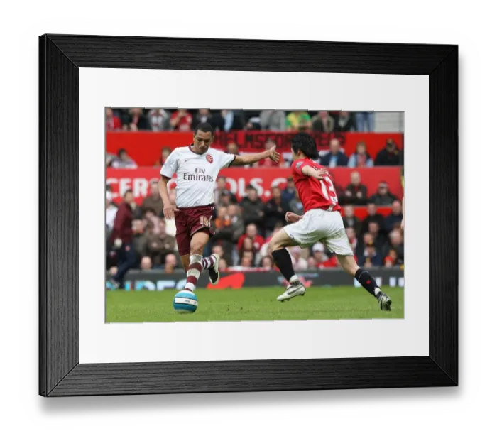 Framed Print : Gilberto (Arsenal) Ji Sung Park (Manchester United)