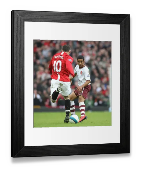 Framed Print : Theo Walcott (Arsenal) Wayne Rooney (Manchester United)