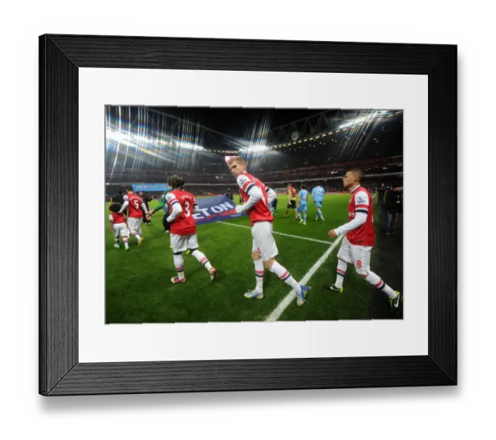 Framed Print : Per Mertesacker Focuses in Arsenal's Battle Against West Ham United (2012-13) Framed Print : Per Mertesacker Focuses in Arsenal's Battle Against West Ham United (2012-13)