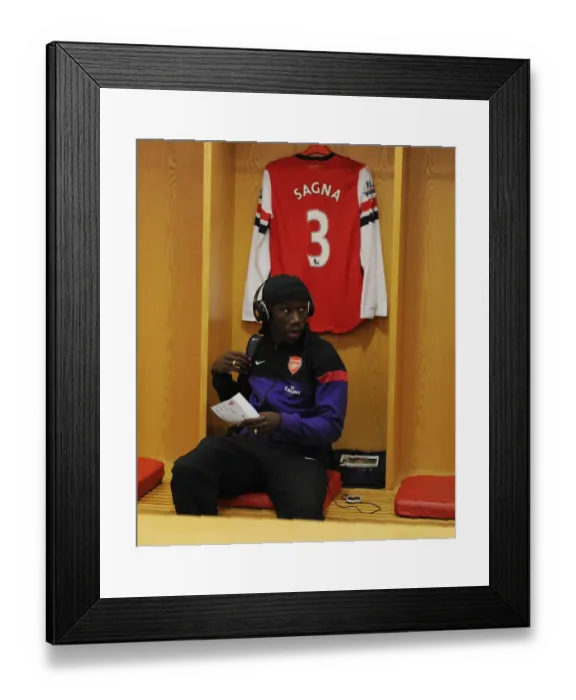 Framed Print : Arsenal's Bacary Sagna Ready for Arsenal v West Ham United Clash (2012-13) Framed Print : Arsenal's Bacary Sagna Ready for Arsenal v West Ham United Clash (2012-13)