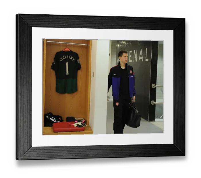 Framed Print : Arsenal's Wojciech Szczesny Before Arsenal v West Ham United, Premier League 2012-13 Framed Print : Arsenal's Wojciech Szczesny Before Arsenal v West Ham United, Premier League 2012-13