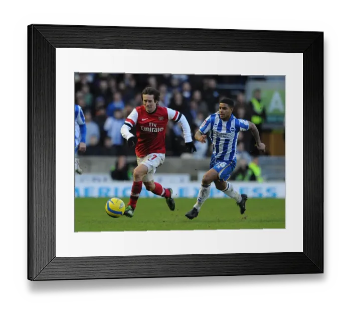 Framed Print : Tomas Rosicky Outmaneuvers Liam Bridcutt: FA Cup Battle