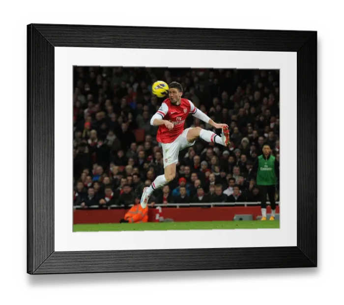 Framed Print : Arsenal's Olivier Giroud Faces Liverpool in the Premier League