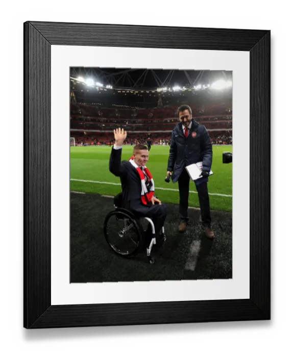 Framed Print : Paralympian David Weir is interviewed before the match. Arsenal 2: 2 Liverpool. Barclays
