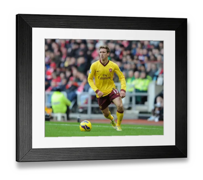 Framed Print : Nacho Monreal in Action: Sunderland vs Arsenal, Premier League 2012-13