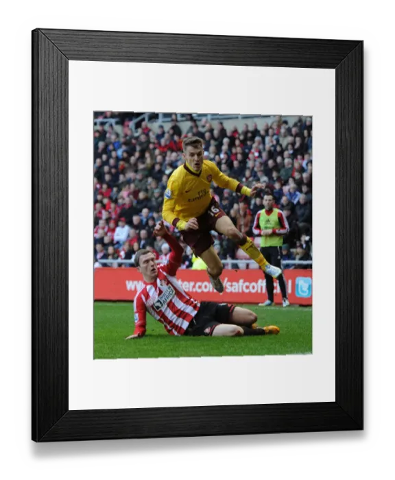 Framed Print : Clash at the Stadium of Light: Ramsey vs Gardner in Sunderland v Arsenal, Premier League 2012-13