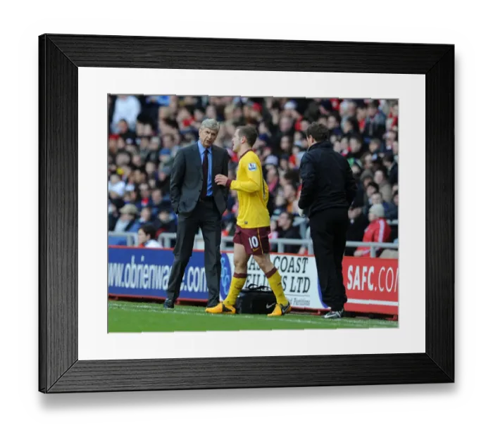 Framed Print : Arsene Wenger Checks on Jack Wilshere: Sunderland vs Arsenal, 2013