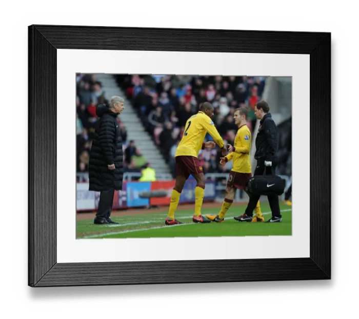 Framed Print : Arsene Wenger Substitutes Abou Diaby for Jack Wilshere in Sunderland vs Arsenal Premier League Match, 2013