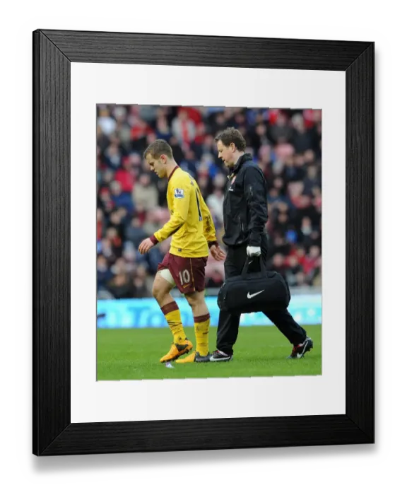 Framed Print : Jack Wilshere Leaves Field with Arsenal Physio: Sunderland vs Arsenal, Premier League 2012-13 Framed Print : Jack Wilshere Leaves Field with Arsenal Physio: Sunderland vs Arsenal, Premier League 2012-13