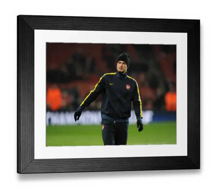 Framed Print : Olivier Giroud (Arsenal). Arsenal 1: 3 Bayern Munich. UEFA Champions League. Round of 16, 1st Leg