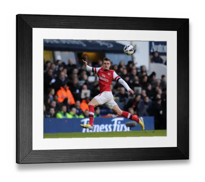 Framed Print : Carl Jenkinson in Action: Tottenham Hotspur vs. Arsenal, Premier League 2012-13 Framed Print : Carl Jenkinson in Action: Tottenham Hotspur vs. Arsenal, Premier League 2012-13