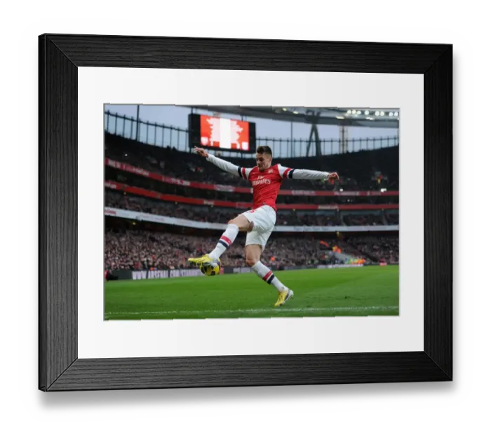 Framed Print : Carl Jenkinson in Action: Arsenal vs. Aston Villa, Premier League 2012-13 Framed Print : Carl Jenkinson in Action: Arsenal vs. Aston Villa, Premier League 2012-13