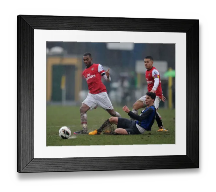 Framed Print : Challenge at the NextGen Series: Zak Ansah vs. Tassi (Inter Milan U19 vs. Arsenal U19)