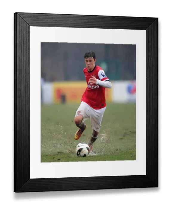 Framed Print : Kris Olsson Faces Off: Arsenal U19 vs Inter Milan U19 in the NextGen Series (2012-13) Framed Print : Kris Olsson Faces Off: Arsenal U19 vs Inter Milan U19 in the NextGen Series (2012-13)