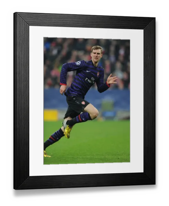 Framed Print : Per Mertesacker in Action: Arsenal vs. Bayern Munich, UEFA Champions League 2012-13 Framed Print : Per Mertesacker in Action: Arsenal vs. Bayern Munich, UEFA Champions League 2012-13
