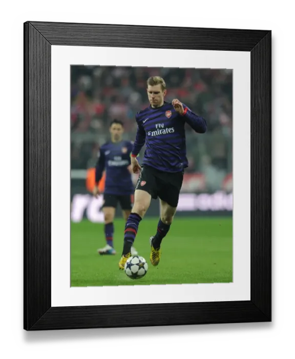 Framed Print : Per Mertesacker: Arsenal's Defiant Performance in Munich, UEFA Champions League 2012-13