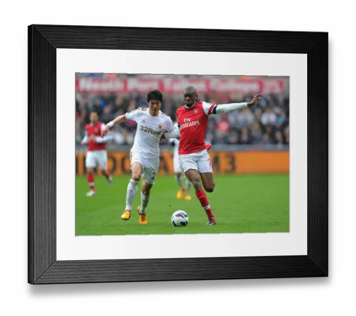 Framed Print : Abou Diaby Outsmarts Ki Sung-Yueng: Premier League Battle Framed Print : Abou Diaby Outsmarts Ki Sung-Yueng: Premier League Battle