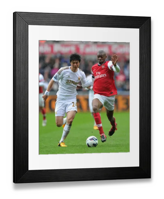 Framed Print : Abou Diaby Outmaneuvers Ki Sung-Yueng: A Premier League Battle Framed Print : Abou Diaby Outmaneuvers Ki Sung-Yueng: A Premier League Battle