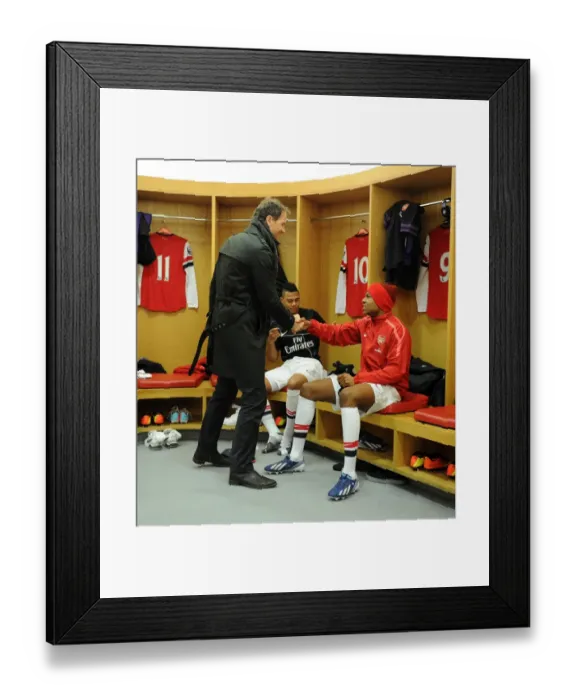 Framed Print : Jens Lehmann (ex Arsenal) shakes hands with Chuba Akpom (Arsenal) before the match