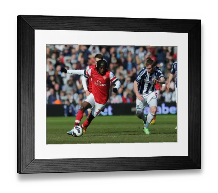 Framed Print : Gervinho vs. Chris Brunt: A Premier League Battle at The Hawthorns, 2012-13 Framed Print : Gervinho vs. Chris Brunt: A Premier League Battle at The Hawthorns, 2012-13
