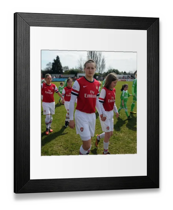 Framed Print : Ellen White (Arsenal) with a mascot before the match. Arsenal Ladies 0: 2 Wolfsburg