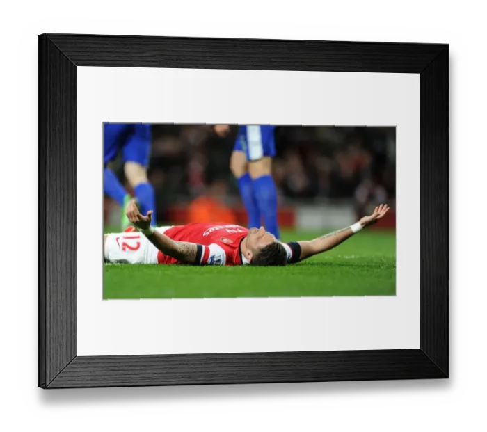 Framed Print : Arsenal's Olivier Giroud in Action against Everton (2012-13) Framed Print : Arsenal's Olivier Giroud in Action against Everton (2012-13)