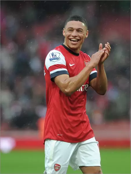 Alex Oxlade-Chamberlain (Arsenal) claps the fans after the match. Arsenal 3: 1 Norwich City