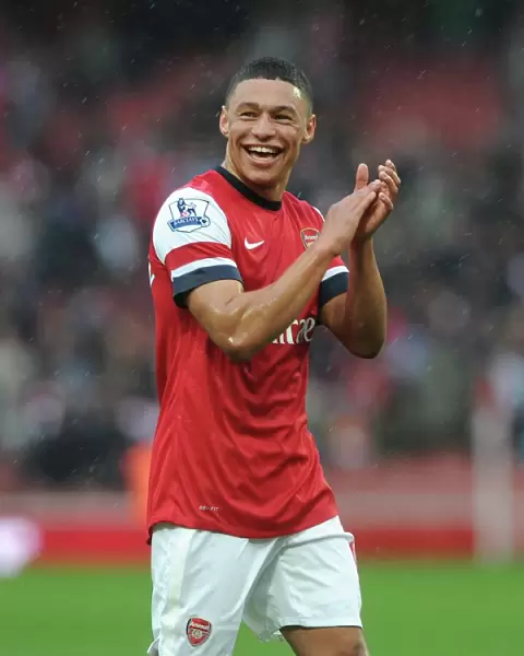 Alex Oxlade-Chamberlain (Arsenal) claps the fans after the match. Arsenal 3: 1 Norwich City