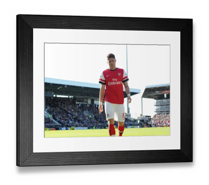 Framed Print : Olivier Giroud (Arsenal). Fulham 0: 1 Arsenal. Barclays Premier League. Craven Cottage