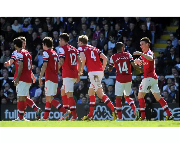 Per Mertesacker celebrates scoring his goal for Arsenal with his team mates. Fulham 0: 1 Arsenal
