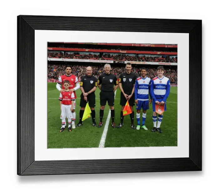 Framed Print : Arsenal vs. Reading: Premier League Clash at Emirates Stadium - March 2013 Framed Print : Arsenal vs. Reading: Premier League Clash at Emirates Stadium - March 2013