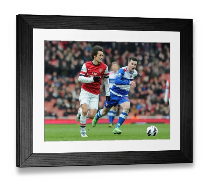Framed Print : Arsenal's Rosicky Outmaneuvers Reading's Guthrie in Premier League Clash