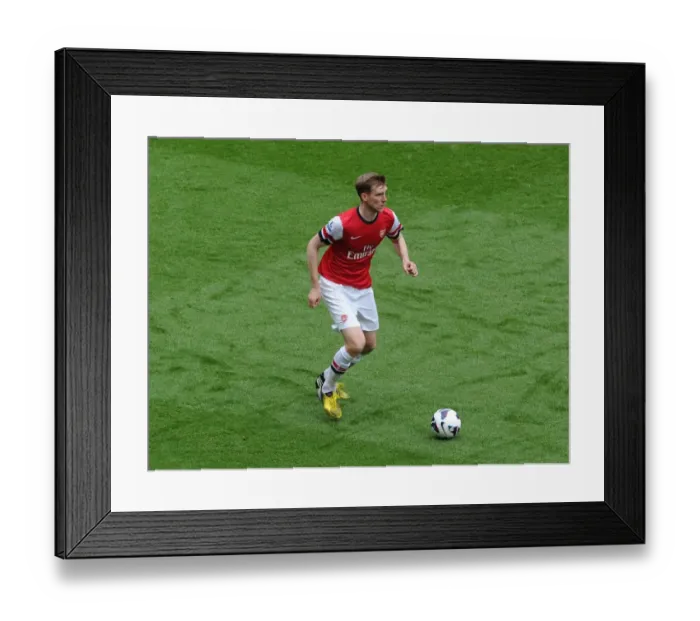 Framed Print : Per Mertesacker: Arsenal's Defensive Wall Against Manchester United (2012-13) Framed Print : Per Mertesacker: Arsenal's Defensive Wall Against Manchester United (2012-13)