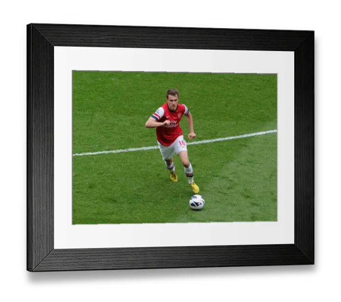 Framed Print : Aaron Ramsey in Action: Arsenal vs Manchester United, Premier League 2012-13