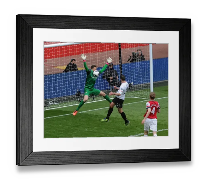 Framed Print : Szczesny Stuns Van Persie: Thrilling Save at Arsenal vs Manchester United (2012-13)