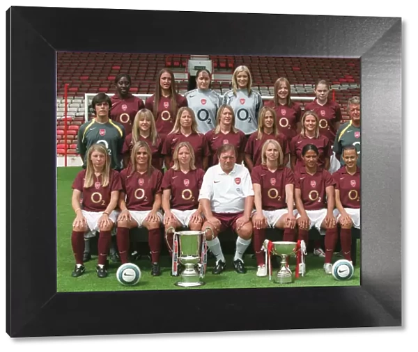 Arsenal Ladies Photocall. Arsenal Stadium, Highbury, London, 4  /  8  /  05. Credit : Arsenal
