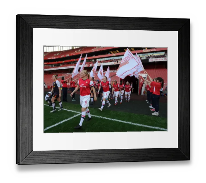 Framed Print : Liverpool Ladies 4-0 Victory over Arsenal Ladies: A Triumphant Guard of Honor at Emirates Stadium (Women's Super League, 7 / 5 / 13)