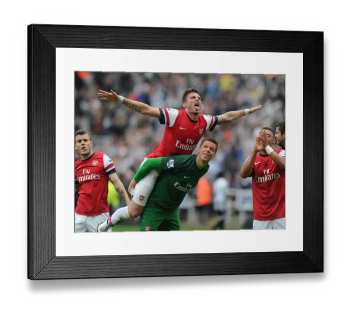 Framed Print : Arsenal's Triumph: Giroud and Szczesny's Jubilant Moment after Newcastle Victory, 2012-13 Premier League