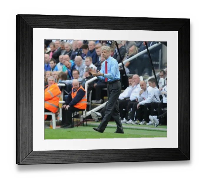Framed Print : Arsene Wenger at Newcastle United: Premier League Clash (2012-13) Framed Print : Arsene Wenger at Newcastle United: Premier League Clash (2012-13)