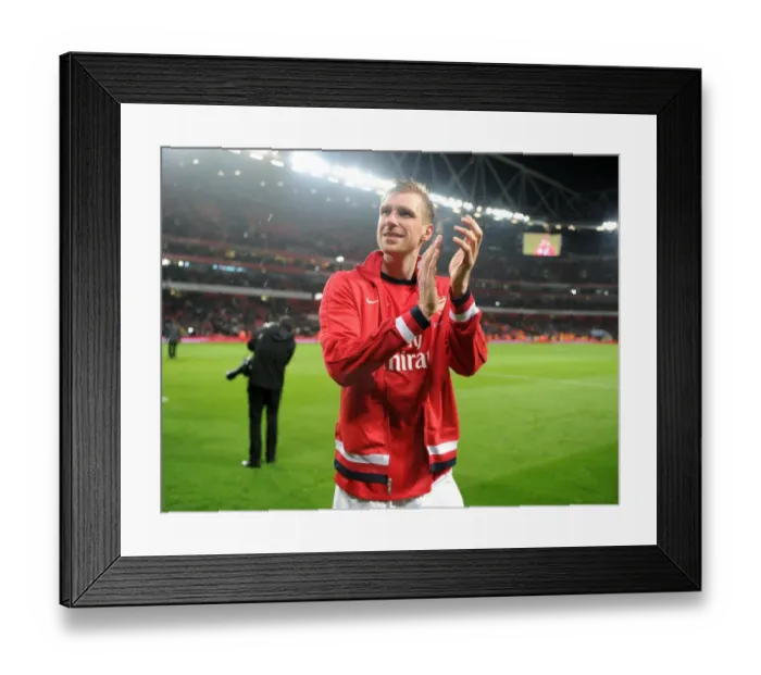 Framed Print : Per Mertesacker (Arsenal) during the lap of appreciation at the end of the match Framed Print : Per Mertesacker (Arsenal) during the lap of appreciation at the end of the match