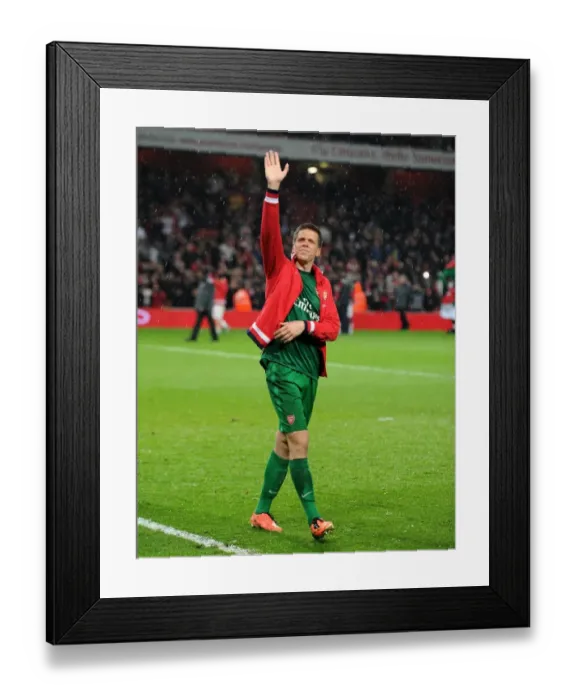 Framed Print : Wojciech Szczesny (Arsenal) during the lap of appreciation at the end of the match Framed Print : Wojciech Szczesny (Arsenal) during the lap of appreciation at the end of the match