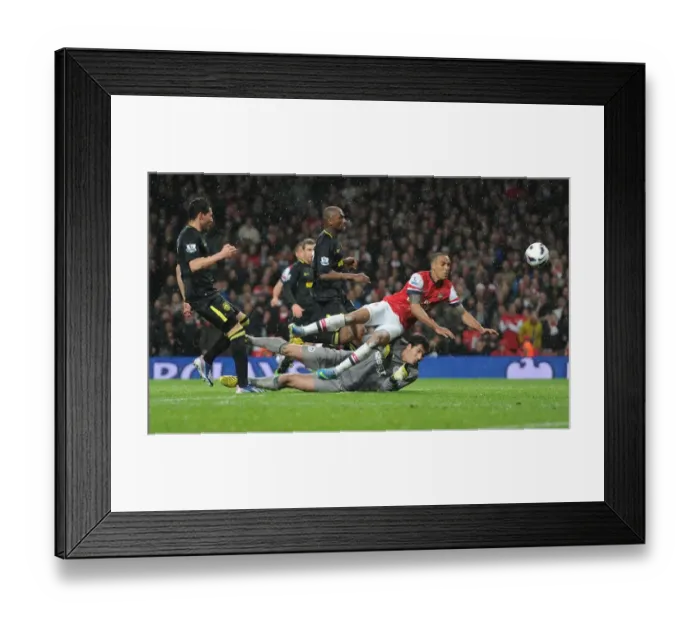 Framed Print : Theo Walcott Scores Past Joel Robles: Arsenal vs Wigan Athletic, Premier League 2012-13 Framed Print : Theo Walcott Scores Past Joel Robles: Arsenal vs Wigan Athletic, Premier League 2012-13