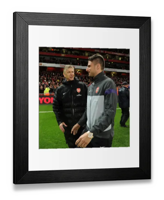 Framed Print : Arsene Wenger the Arsenal Manager with Olivier Giroud (Arsenal) during the lap of
